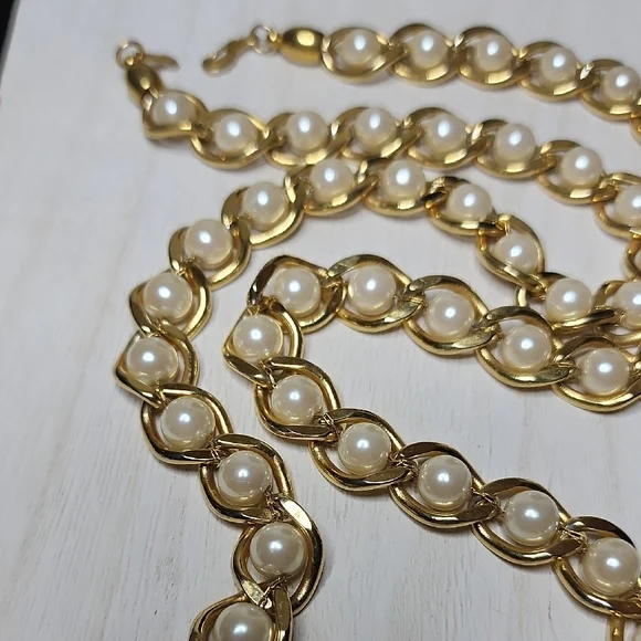 Vintage Gold and Pearl Necklace - Picture 3 of 7